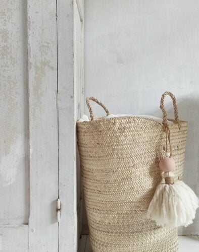 Mand met Tassel